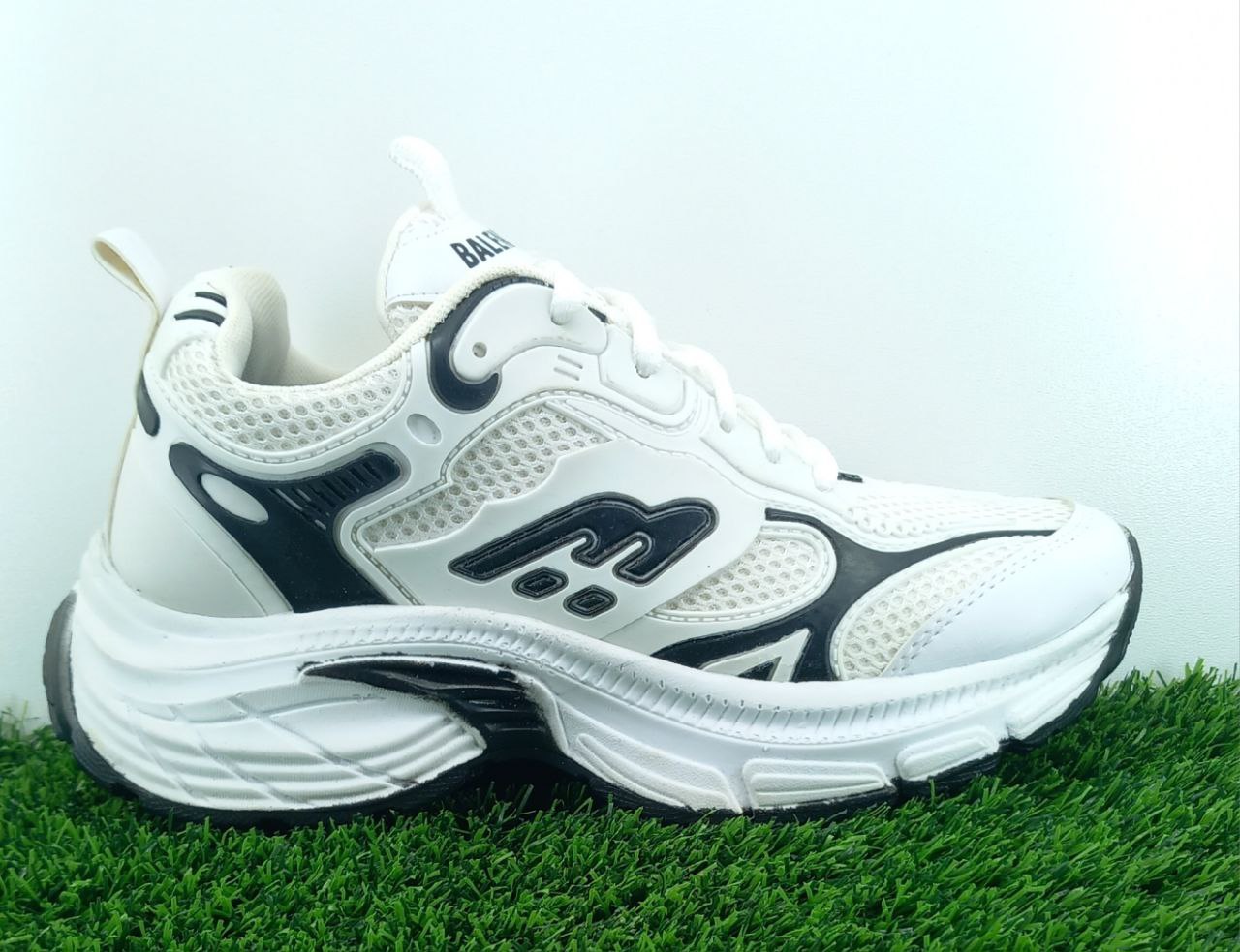 کتونی زنانه بالان سیاگا